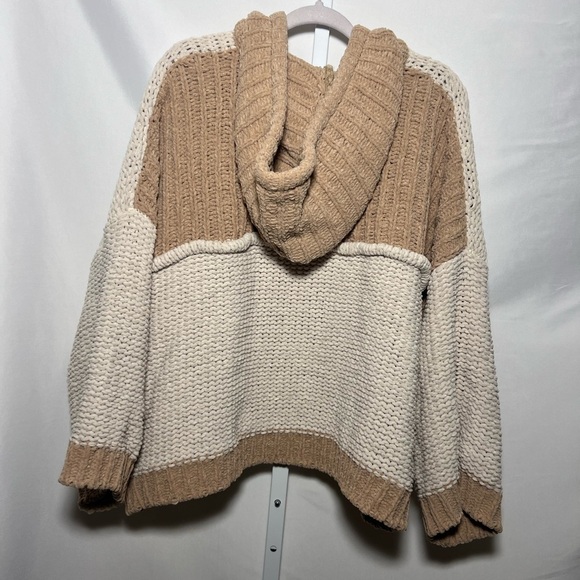 The Native One Women’s Chunky Knit Sweater With Button Detailing - Picture 5 of 8